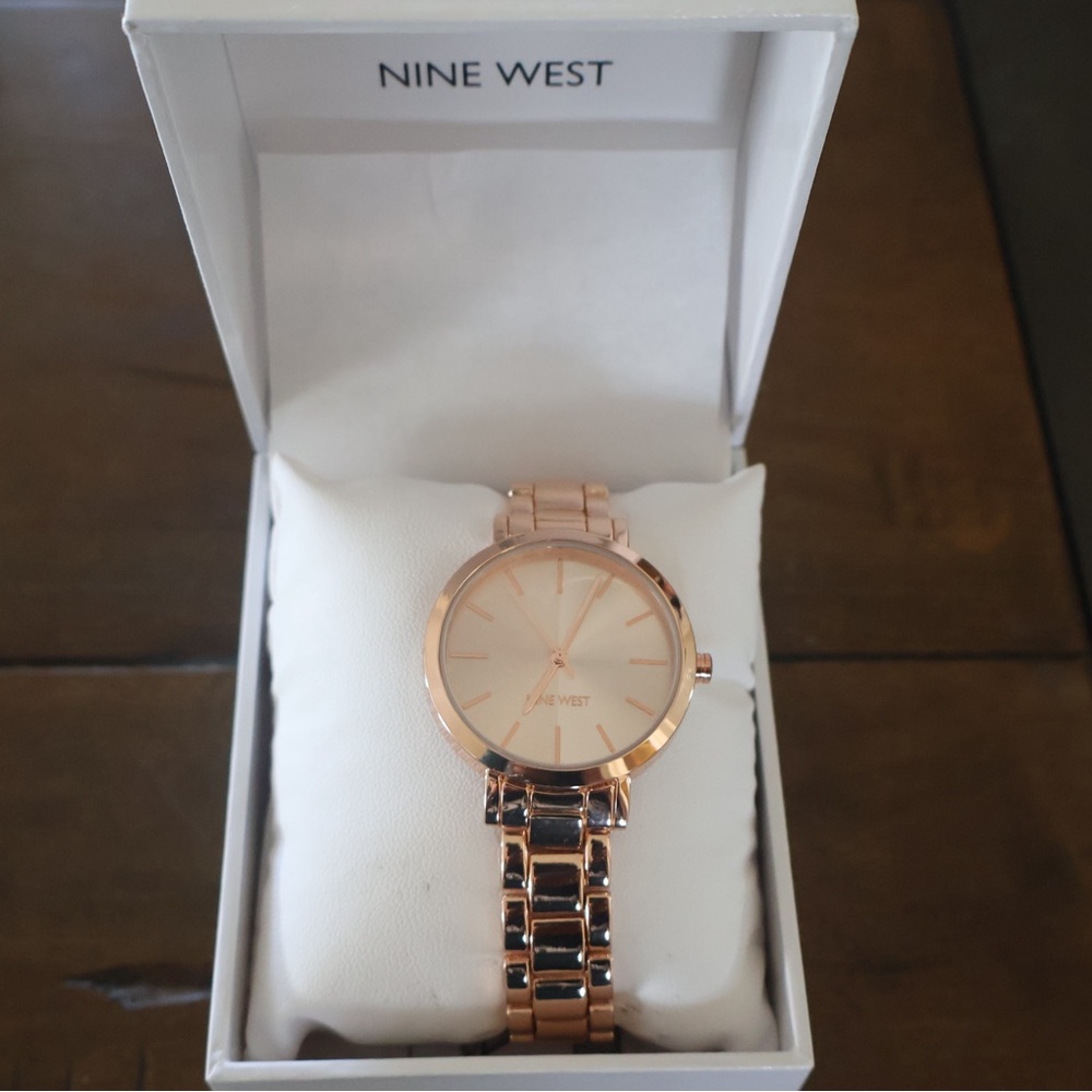 ✨Elegant Nine West Watch for Women - Rose Gold Tone ✨
